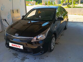 2019 Kia Rio IV, чёрный, 1420000 рублей, вид 1