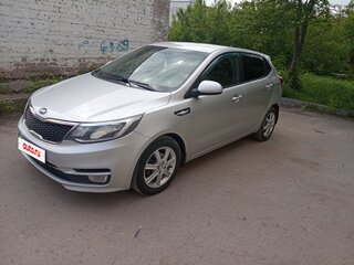 2015 Kia Rio III Рестайлинг, серебристый, 1050000 рублей, вид 2