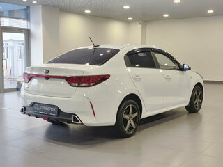 2021 Kia Rio IV Рестайлинг, белый, 1365000 рублей, вид 5