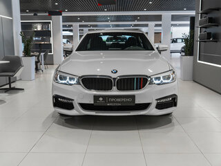 2018 BMW 5 серии 520d xDrive VII (G30/G31/G38), белый, 4250000 рублей, вид 3