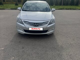 2015 Hyundai Solaris I Рестайлинг, серебристый, 690000 рублей, вид 2