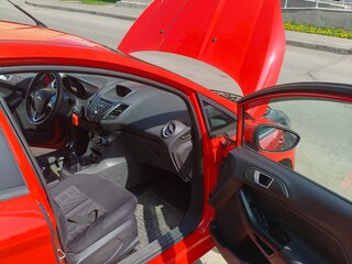 2016 Ford Fiesta Mk6 Рестайлинг, красный, 950000 рублей, вид 3