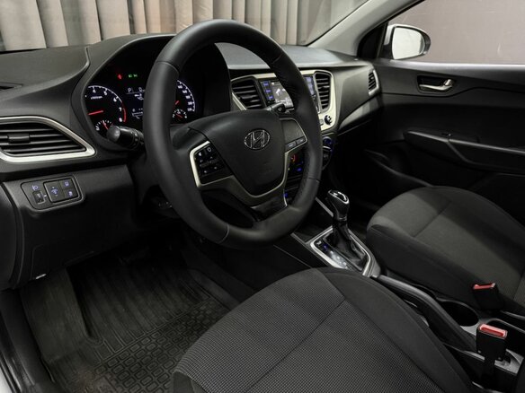 2017 Hyundai Solaris II, серебристый, 1199900 рублей - вид 5
