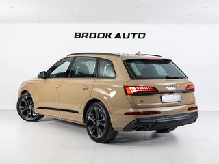 2024 Audi Q7 55 TFSI II (4M) Рестайлинг 2, золотистый, 11490000 рублей, вид 4
