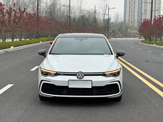 2023 Volkswagen Golf VIII, белый, 1623000 рублей, вид 2