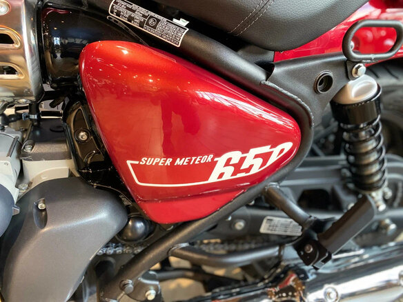 2026 Royal Enfield Super Meteor, красный, 792000 рублей - вид 6