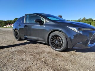 2021 Toyota Corolla XII (E210), чёрный, 1850000 рублей, вид 1