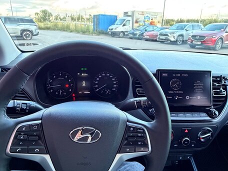 2020 Hyundai Solaris II Рестайлинг, серый, 1490000 рублей, вид 4