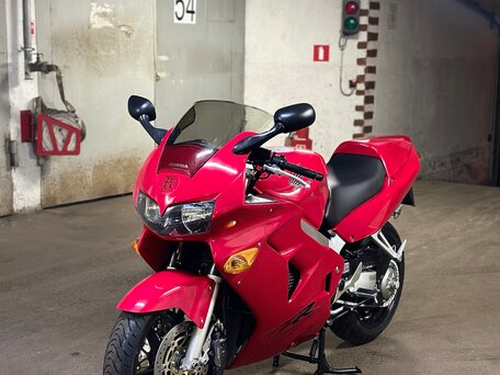 1999 Honda VFR 800, красный, 450000 рублей, вид 2