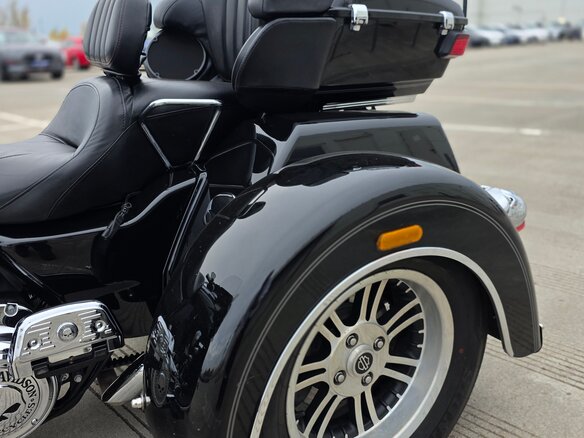 2017 Harley-Davidson Tri Glide, чёрный, 2799000 рублей - вид 12