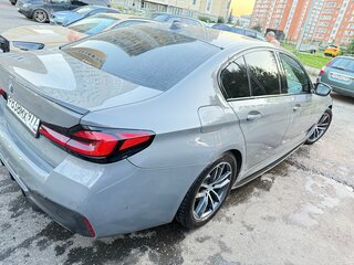 2021 BMW 5 серии 520i VII (G30/G31/G38) Рестайлинг, серый, 6950000 рублей, вид 5