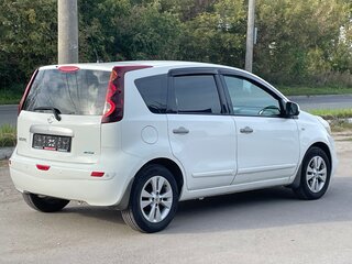 2011 Nissan Note I Рестайлинг, белый, 620000 рублей, вид 4