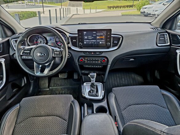 2020 Kia Ceed III, чёрный, 1820000 рублей - вид 14