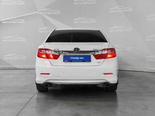 2013 Toyota Camry VII (XV50), белый, 1700000 рублей, вид 4