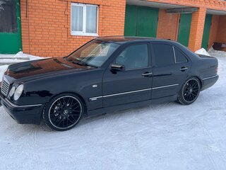 1996 Mercedes-Benz E-Класс 230 II (W210, S210), серебристый, 275000 рублей, вид 3