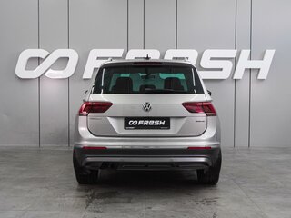 2018 Volkswagen Tiguan II, серебристый, 2639000 рублей, вид 4