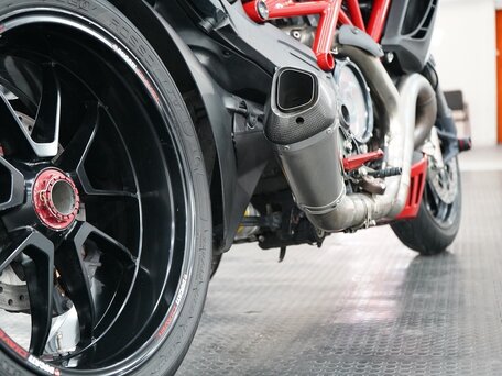 2011 Ducati Diavel, красный, 999999 рублей, вид 3