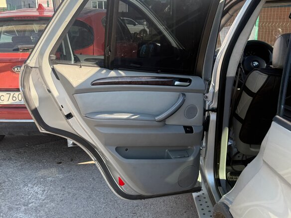 2001 BMW X5 3.0i I (E53), серебристый, 700000 рублей - вид 14