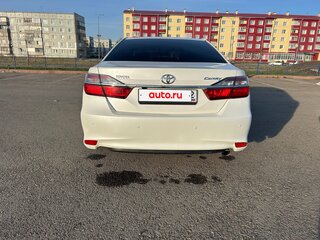 2015 Toyota Camry VII (XV50) Рестайлинг, белый, 1650000 рублей, вид 3