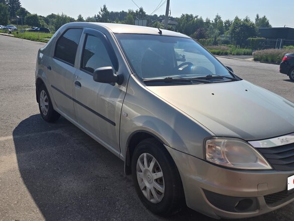 2010 Renault Logan I Рестайлинг, бежевый, 390000 рублей - вид 1