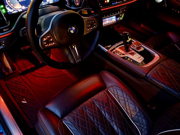 2021 BMW 7 серии Long 740Li xDrive VI (G11/G12) Рестайлинг, белый, 8900000 рублей - вид 34