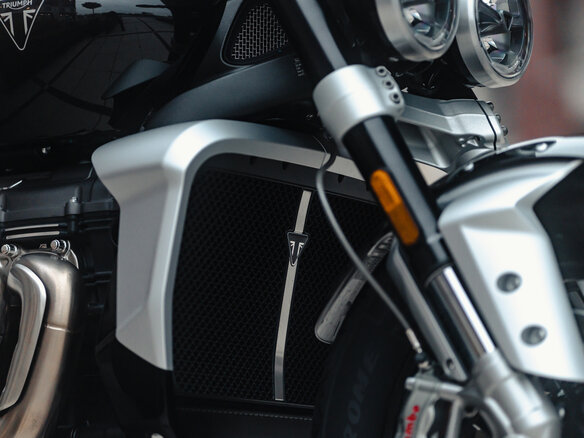 2023 Triumph Rocket 3, серебристый, 2490000 рублей - вид 23