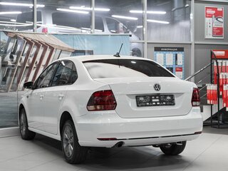 2020 Volkswagen Polo V Рестайлинг, белый, 999000 рублей, вид 4