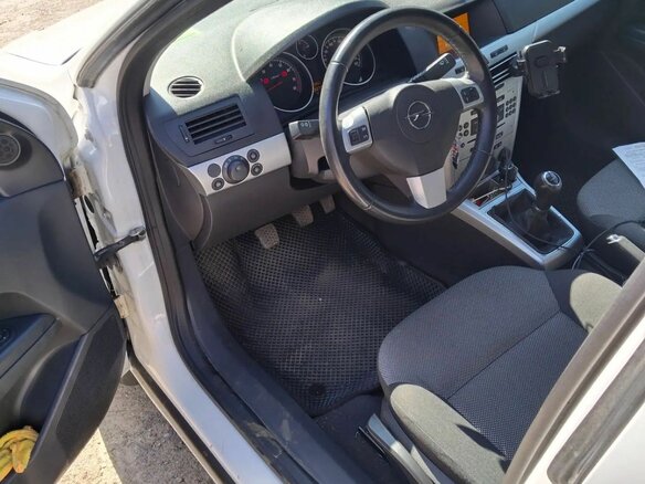 2010 Opel Astra H Рестайлинг, белый, 630000 рублей - вид 4