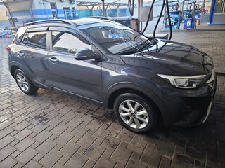 2020 Kia Stonic I, серый, 1820000 рублей, вид 4