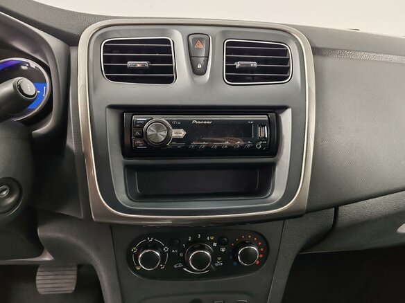2015 Renault Logan II, бежевый - вид 13
