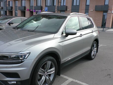 2018 Volkswagen Tiguan II, серебристый, 2850000 рублей, вид 1