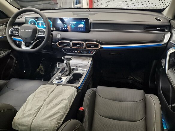 2026 Jetour X70+ I Рестайлинг, чёрный, 3099900 рублей - вид 9