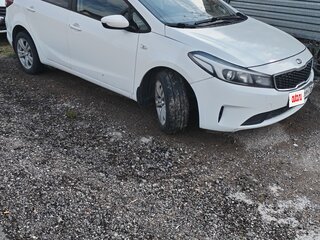 2018 Kia Cerato III Рестайлинг (Classic), белый, 1100000 рублей, вид 3