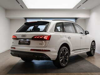 2025 Audi Q7 55 TFSI II (4M) Рестайлинг 2, белый, 12250000 рублей, вид 4