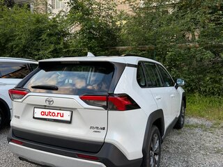 2025 Toyota RAV4 V (XA50), белый, 3550000 рублей, вид 2