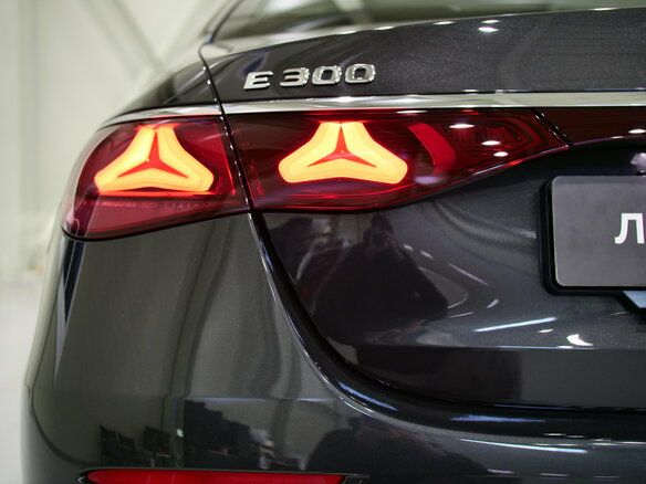 2025 Mercedes-Benz E-Класс 300 VI (W214, S214), чёрный, 7800000 рублей - вид 9