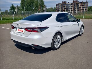 2022 Toyota Camry VIII (XV70) Рестайлинг, белый, 2895000 рублей, вид 4