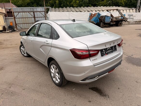 2025 Lada (ВАЗ) Vesta I Рестайлинг (NG), серебристый, 1700000 рублей - вид 1