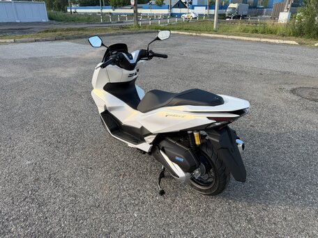 2026 Honda PCX 160, белый, 499000 рублей, вид 3