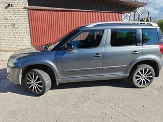 2017 Skoda Yeti I Рестайлинг, серый, 1390000 рублей, вид 5