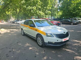 2018 Skoda Octavia III (A7) Рестайлинг, белый, 690000 рублей, вид 3