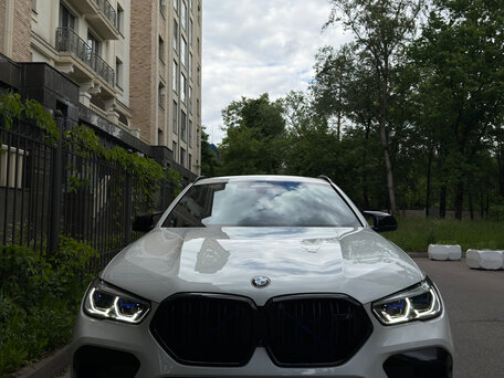2021 BMW X6 M Competition III (F96), белый, 10200000 рублей, вид 5