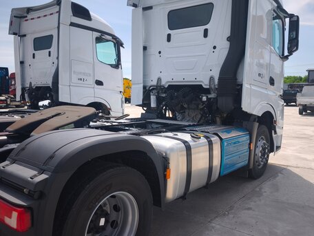 2023 Mercedes-Benz Actros, белый, 12500000 рублей, вид 2