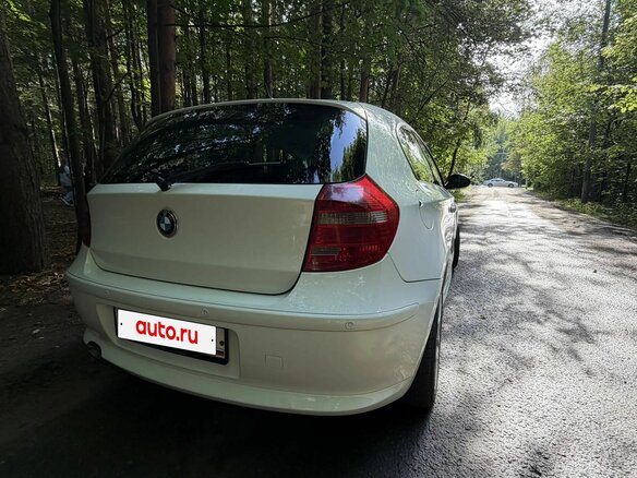 2008 BMW 1 серии 116i I (E81/E82/E87/E88) Рестайлинг, белый, 800000 рублей - вид 2