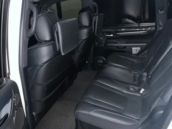 2016 Lexus LX 570 III Рестайлинг 2, белый, 7200000 рублей - вид 11