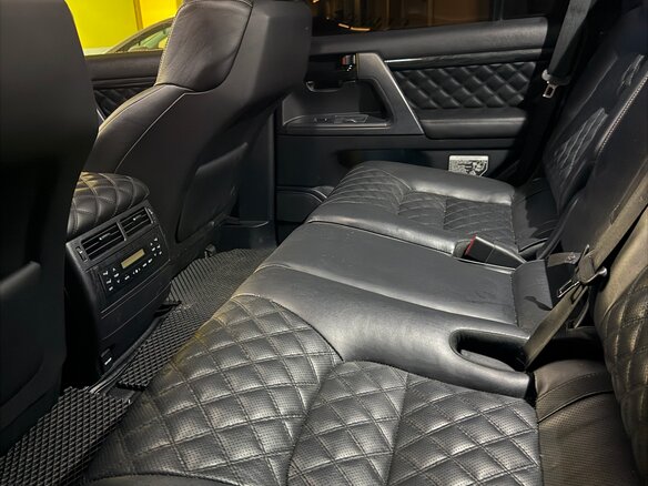 2015 Toyota Land Cruiser 200 Series Рестайлинг 1, чёрный, 6150000 рублей - вид 11