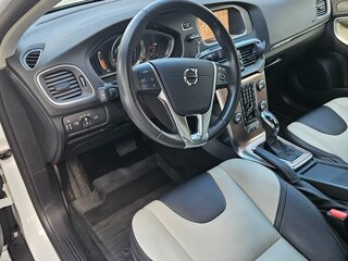 2018 Volvo V40 II Рестайлинг, белый, 1860000 рублей, вид 4