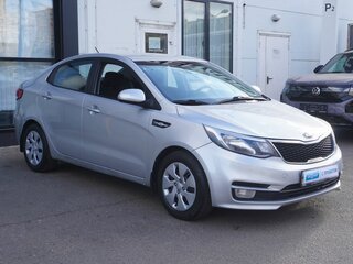 2016 Kia Rio III Рестайлинг, серебристый, 920000 рублей, вид 3