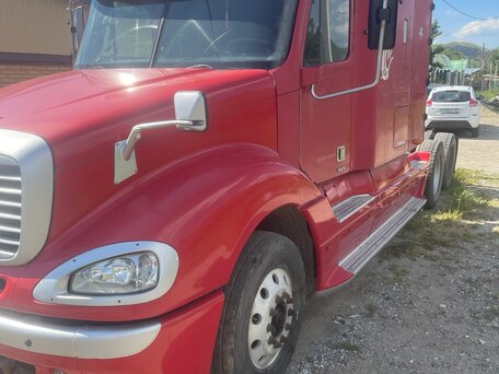 2003 Freightliner Columbia, красный, 1350000 рублей, вид 3