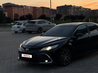 2021 Toyota Camry VIII (XV70), чёрный, 1850000 рублей, вид 1